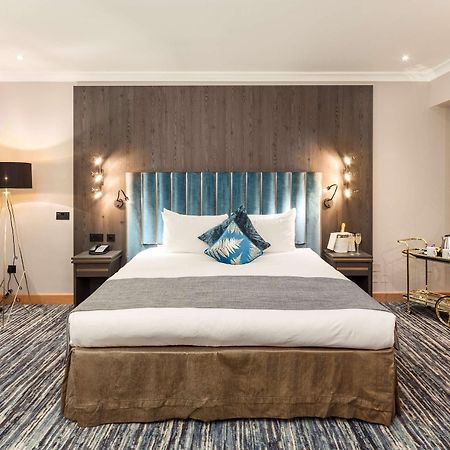 Courthouse Hotel London Kültér fotó A bedroom at the hotel